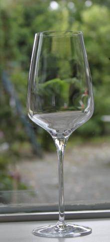 nr. 137  € 11,50 24,5 cm hoog 45 cl.