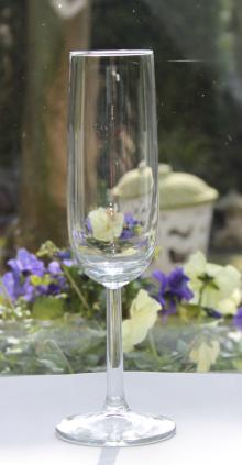 nr. 28 € 5,95  22 cm hoog